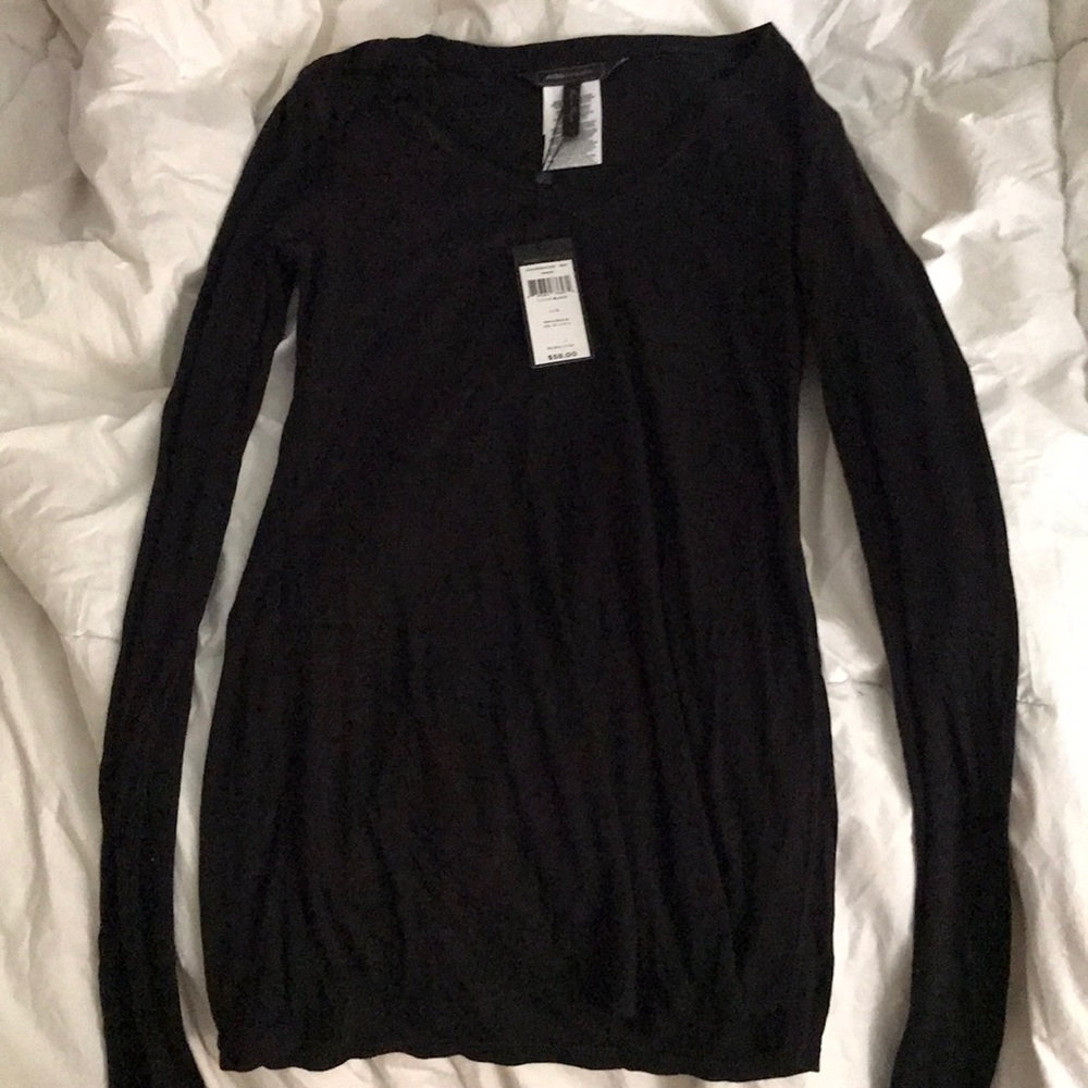 BCBG MAXAZRIA black fitted v neck tee